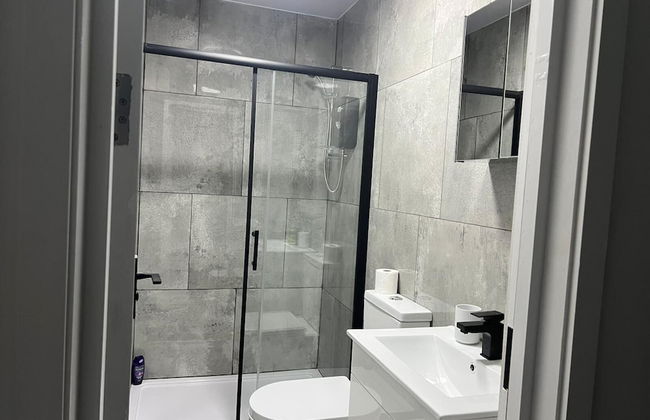 Luton Excellent 1 bed Apartment With Living Room - Photo 17