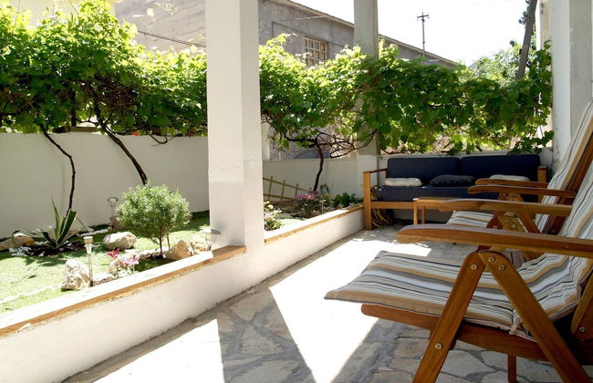 Step Away From The Beach 1-bedroom Apartment Lolov - Photo 1