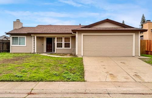 Spacious 4BR Family Home Free Parking, Fast WiFi, Near Galleria & Fountains - Foto 1