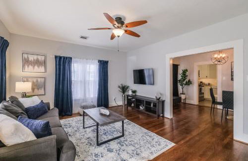 Lindale Charming Home Sleeps 4 Yard WiFi - Foto 1