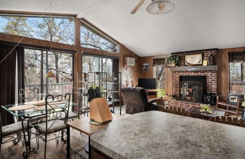 Zen Vibe w Fireplace Grill Deck & Screened Porch - Foto 12