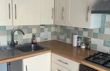 First floor 1 bed apartment with lounge and kitchen - Photo 8