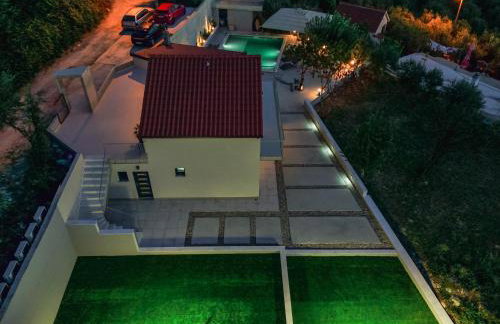 Mediterranean Oasis Seaside Villa with Pool - Foto 55