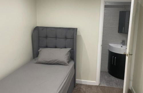 4 Bedroom House - Sleeps 6 - Garden Bbq Parking - Foto 7