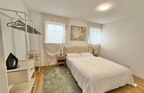 Luxury Apartment 4 bedrooms Self check in out - Foto 5