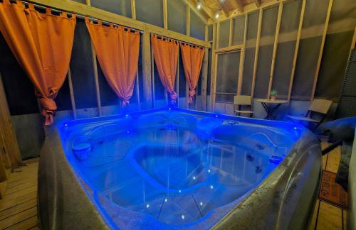 Spring Couples Getaway Hot Tub plus 500Mbps - Foto 9