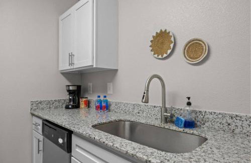 Prime Location, 2 mins to Airport, 5 mins to Dwntn - Foto 30