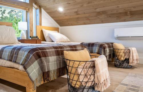 Stargazing Retreat with Hot Tub Deck Hammocks BBQ - Photo 35