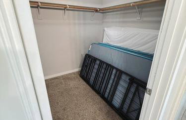 Spacious Home with Private Pool - Photo 50