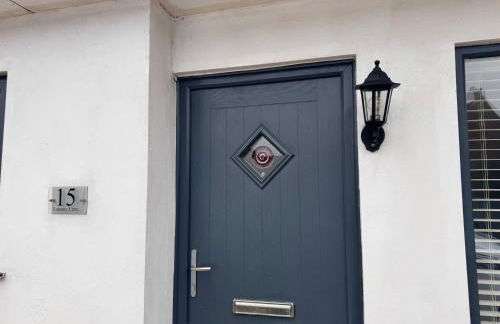 Pet-friendly - 2 Bedrooms Bungalow hot tub Parking - Foto 49