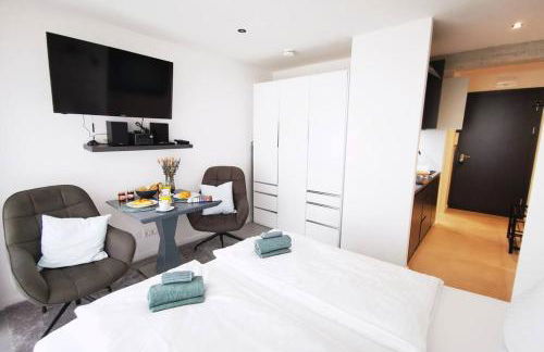 HH 05 by ROCKCHAIR - SUPERHOST Status - Modernes Apartment mit sonnigem Balkon & premium Boxspringbetten in Winterhude - Hamburg Top Geheimtipp - Foto 2