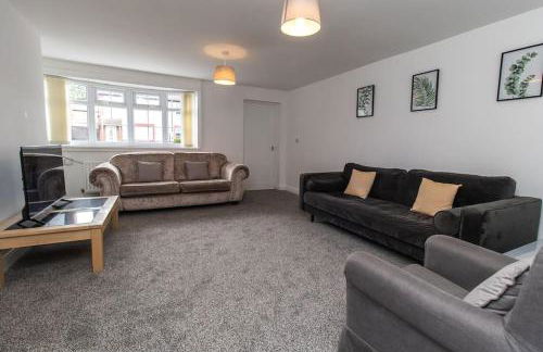 Free Driveway Parking 3 Double Bedroom House, Ideal for long term contractor, etc stays, 4 miles 11 mins drive to Nissan, 20 mins drive to Sunderland Newcastle, Fast WIFI - see Dwellcome Home Ltd site for assurance - Foto 12