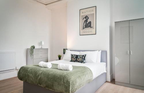 Anfield House - Liverpool Retreat 7 Bedroom Home - Photo 14