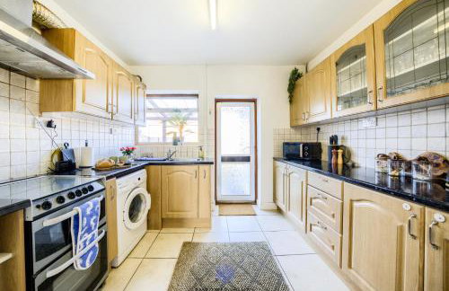 Coventry Spacious Luxury 3 Bed House, Private Parking, Sleeps 8, by EMPOWER HOMES - Foto 6