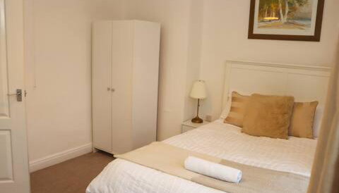 Entire 3 Bedroom Home Rotherham - Foto 3, wardrobe