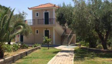 Koukounaries Studios - Foto 1