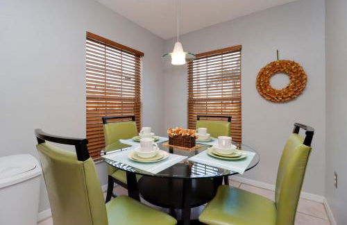 Sunny South Facing Pool with Hot Tub and Lake View Near Disney - Foto 57