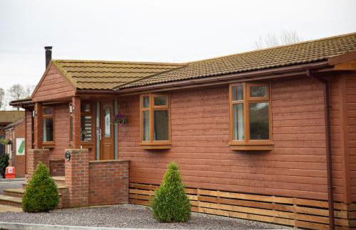 Stunning 3 Bedroom Lodge With Hot Tub in York - Foto 16