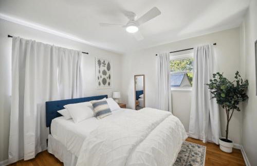 Comfy Coastal Getaway with Modern Comforts home - Foto 17