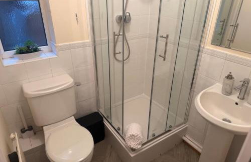 Ivy House - 3-Bed, Sleeps 4, Parking, WiFi, Contractors - Foto 12