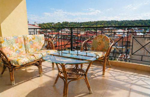 Central Grevena Retreat with Mountain Views - Photo 1