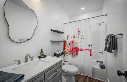 Melody Ridge Downtown with Fast WiFi, King Suite, Soaking Tub - Foto 21