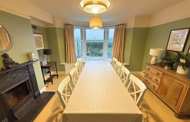 Spacious 4BR Retreat for 8 - Foto 7