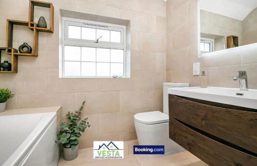 Three Bedroom House By Vesta Serviced Accommodation & Short Lets Borehamwood With Free WiFi & Free Parking - Foto 24