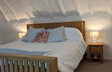 Period Thatched Cottage Towcester - Photo 30