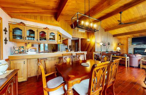 Lakefront Haven - Photo 7