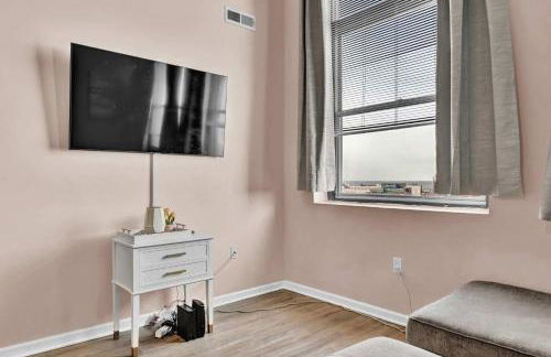 Pink playhouse sq near Progressive field & CSU - Photo 4