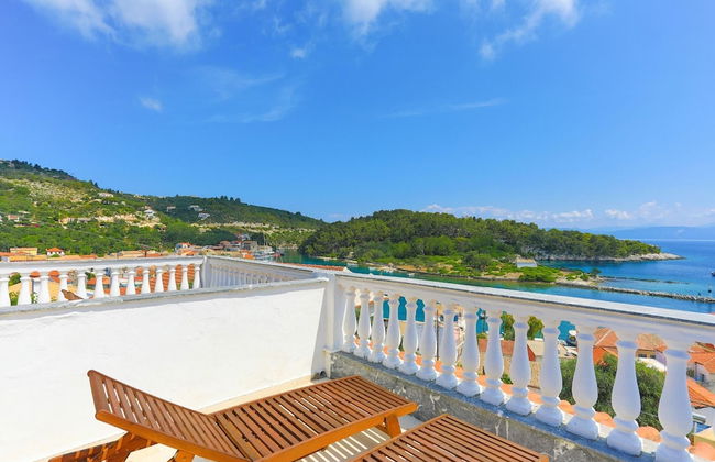 Faros Dio Gaios Studio sea Views Private Sun-loungers - Photo 1