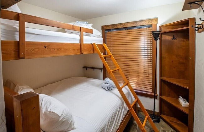 Snow Creek Cabins by Fernie Lodging Co. - Photo 18