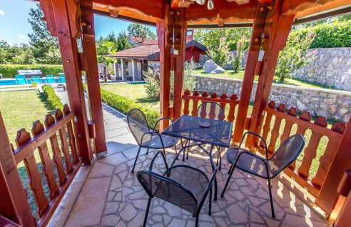 3 Bedroom Amazing Home In Jurdani - Photo 8