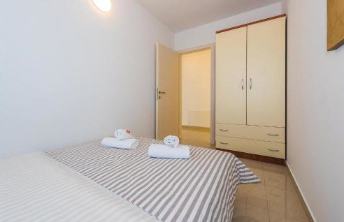 Six-Bedroom Holiday Home In Rogoznica - Foto 34