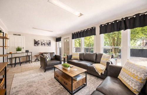 Cozy & Updated Unit in the Heart of the Highlands - Foto 1