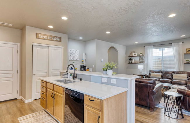 Old Mill Getaway by Avantstay Private Backyard w/ Hot Tub - Foto 16