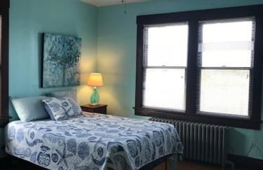 Old Time Beach Front Cottage - The Beach is your Backyard! Pet Friendly cottage - Photo 36