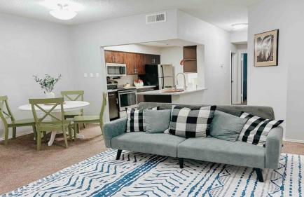 Spacious Family Value Retreat with Pool & Garage - Foto 7