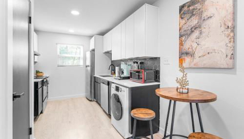 Prime SoCo boutique studios with laundry WiFi 7 Min to DT - Foto 2