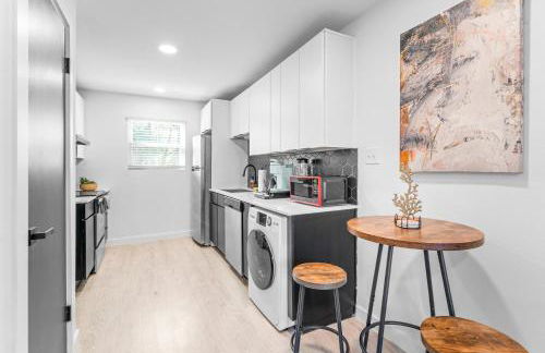 Prime SoCo boutique studios with laundry WiFi 7 Min to DT - Foto 2