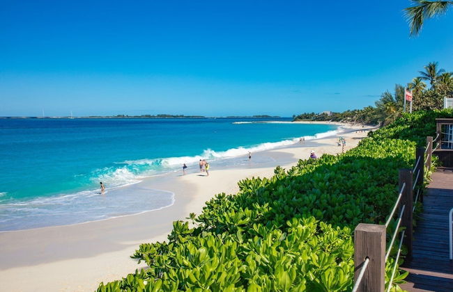 Deluxe Sea View Villas at Paradise Island Beach Club Resort - Foto 47