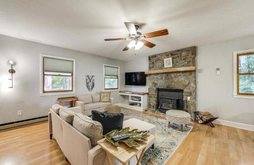 Creek View and Hot Tub Woodsy Maggie Valley Cottage - Foto 4