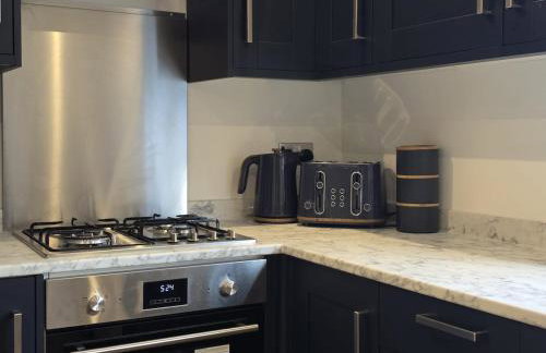 #18 Anfield 5 min walk Sleeps 7 4BR 5Bed 3Bathrms - Photo 20