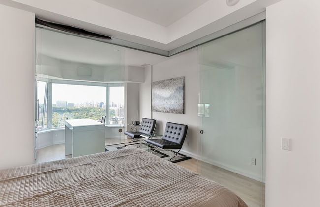 QuickStay - Chic in Yorkville (Yonge & Bloor) - Photo 13