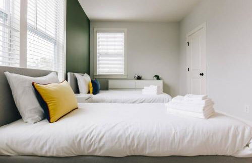 Birdsong Bungalow - Hot Tub, Game Room, Fire Pit - Foto 26