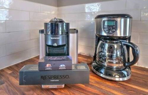 Elevate Your Stay Chic 1-Bed Condo Courtyard - Foto 15