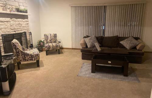 3BR-2BA Deluxe Apartment with Fireplace and Balcony - Foto 7