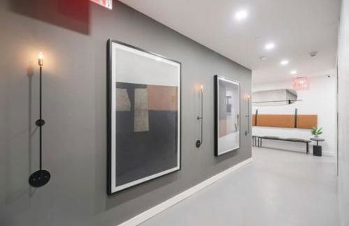 Luxe Studio with Charming Juliet Balcony - Foto 21