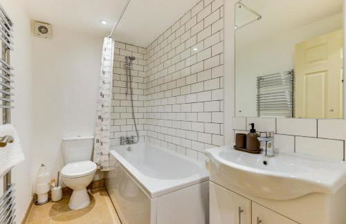 Redhill town centre apartment by Livingo - Foto 16